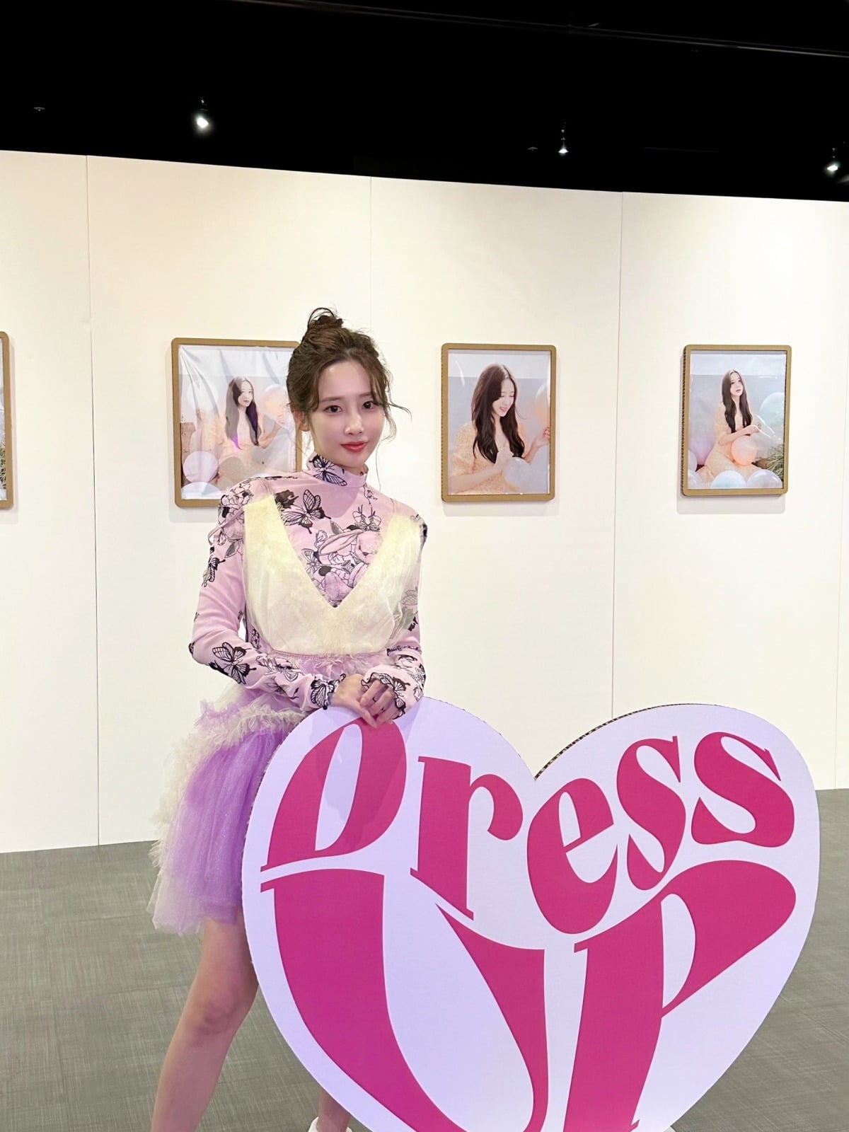 ラブリーズ出身のユ・ジエ、ポップアップストア「Dress UP」を探してファンに直接会った