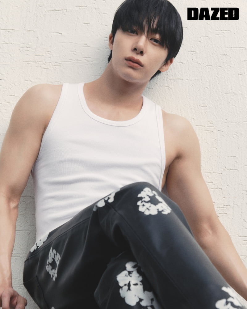 MONSTA Xヒョンウォン 、ノースリーブで明らかになった熟した男性の美しさ