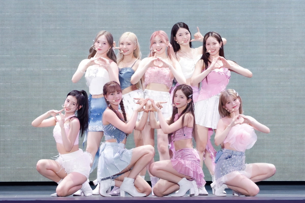 JYP日ガールズグループニジュ、デビュー初のスタジアム公演成功した仕上げ