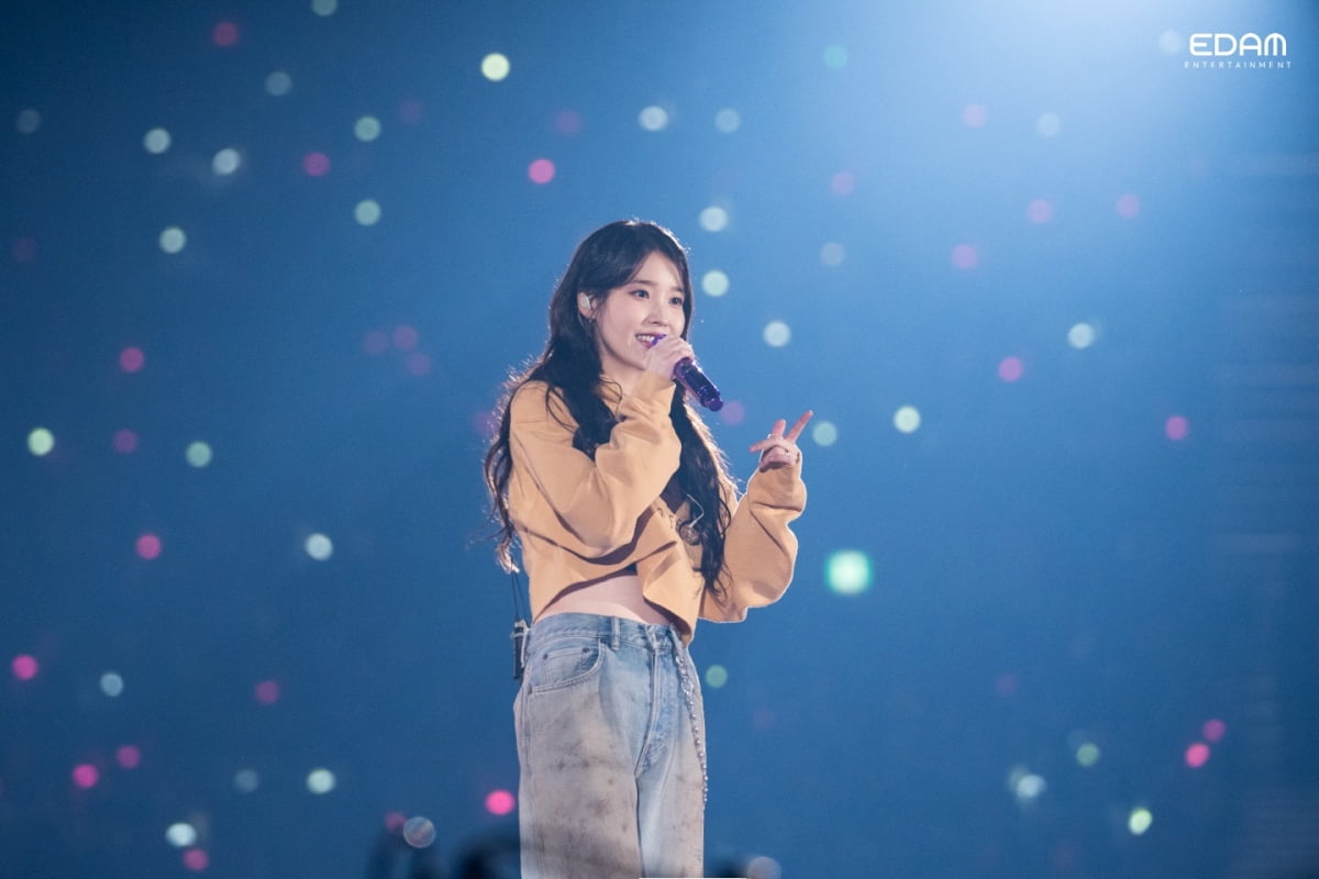 IU、「15周年ファンコンサート」にステージ+トーク+イベント+逆造工まで