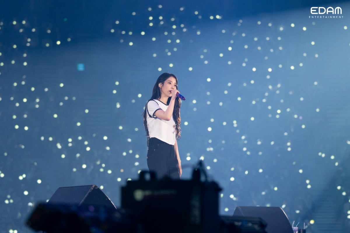 IU、「15周年ファンコンサート」にステージ+トーク+イベント+逆造工まで