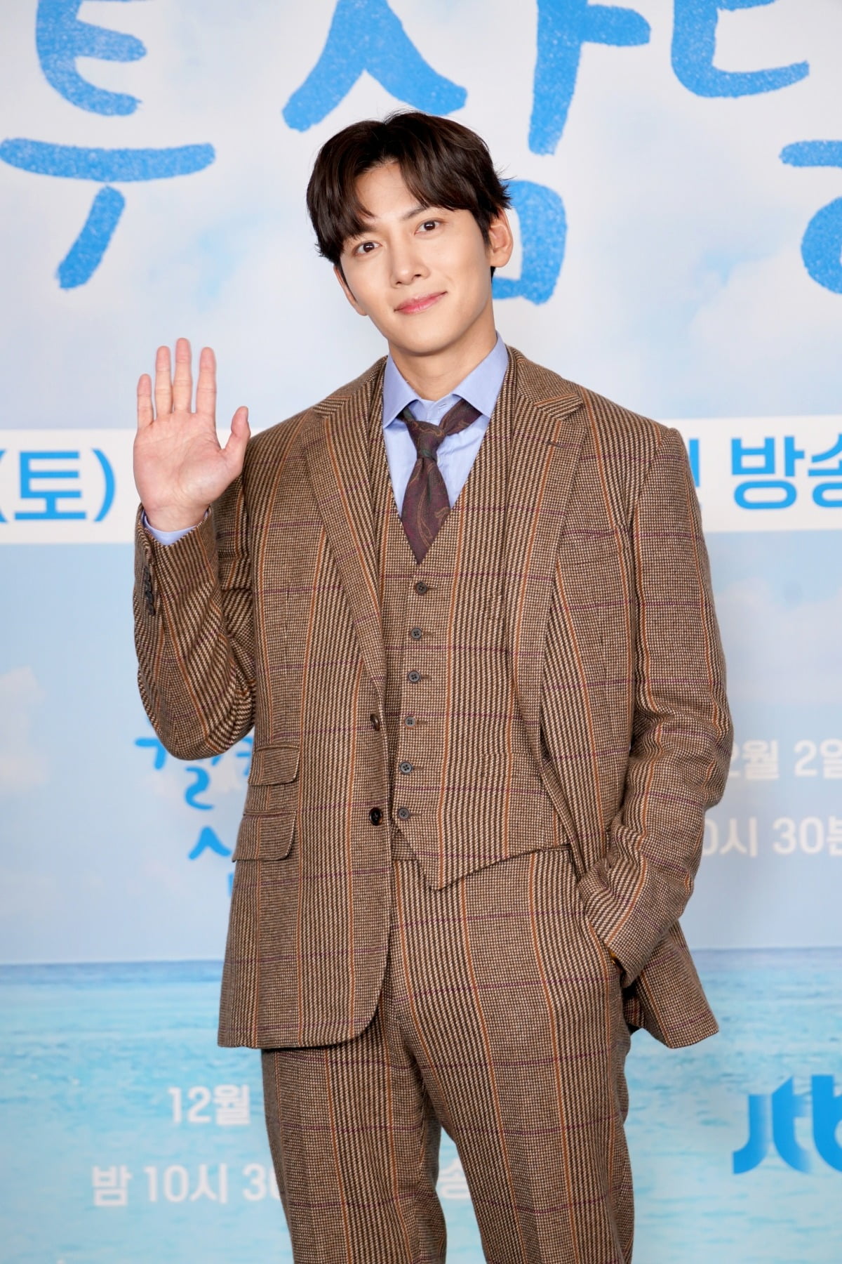 Ji Chang-wook "Am I the king of romantic comedies? I'm embarrassed and embarrassed."