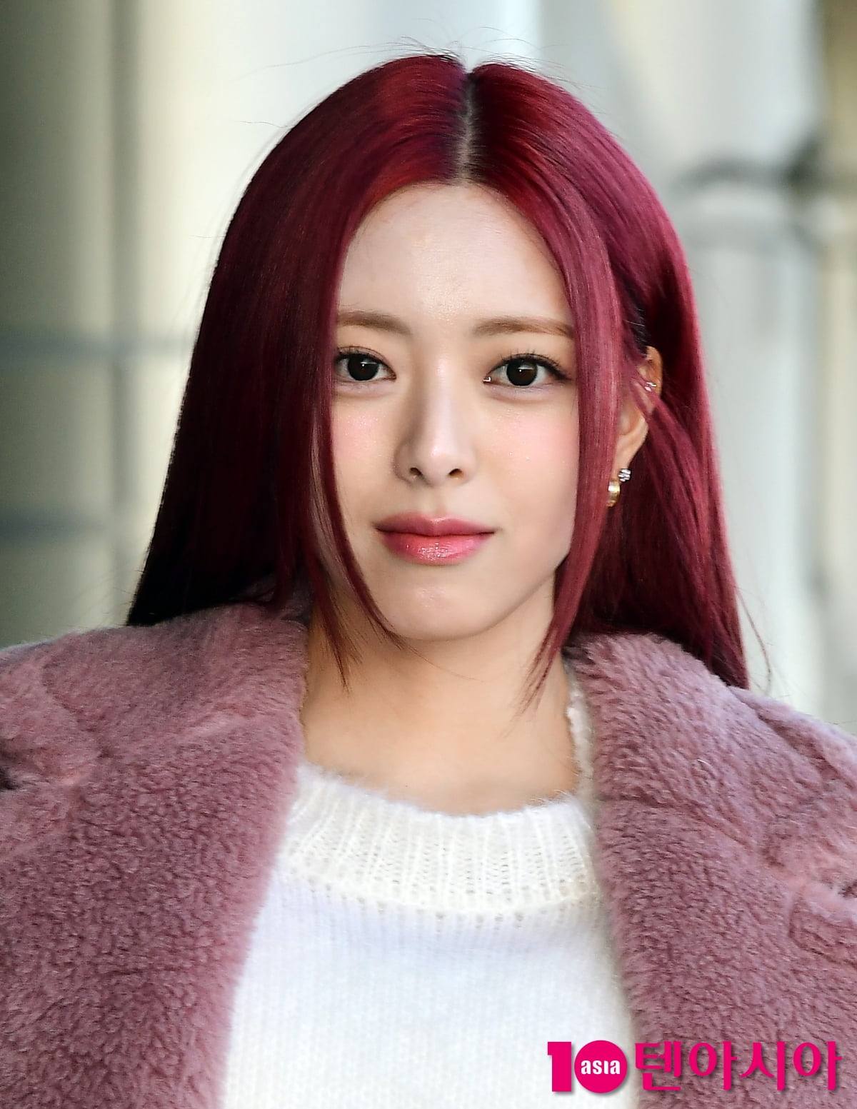 ITZY Yuna, a standout pink goddess... Sunshine beauty that melts the cold 