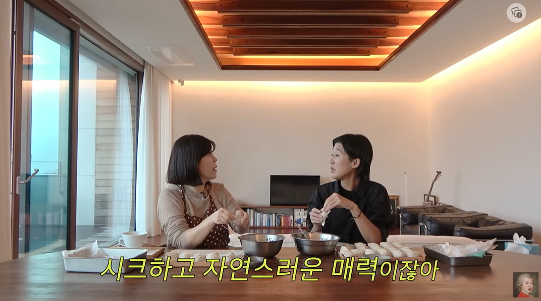 Choi Hwa-jeong makes a blunt statement to Hong Jin-kyung for not applying sunscreen, saying, "That's ignorant. It's time to take care of yourself."