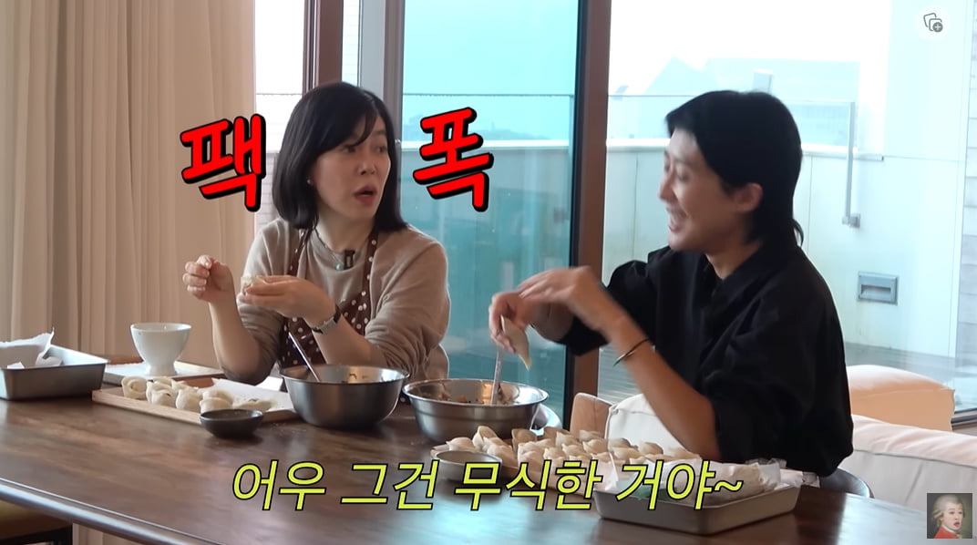 Choi Hwa-jeong makes a blunt statement to Hong Jin-kyung for not applying sunscreen, saying, "That's ignorant. It's time to take care of yourself."