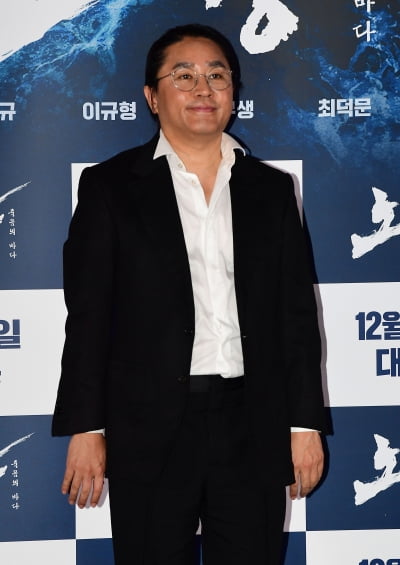 [TEN포토]김한민 감독 '10년 프로젝트 마무리 하며'