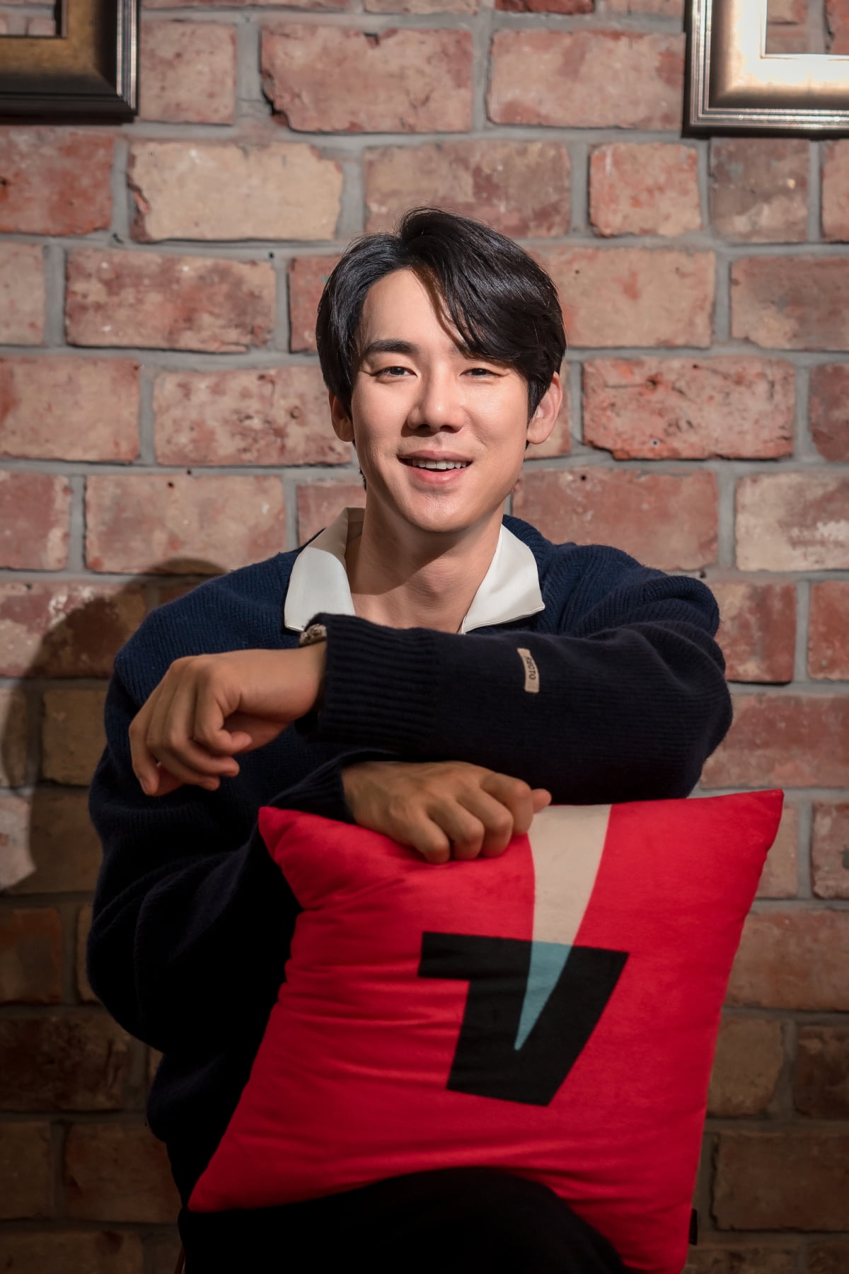 Yoo Yeon-seok ad-libbed 'V' on the black box after the murder, "I want to enjoy this situation"