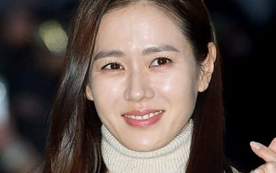 '현빈♥' 손예진, 아까워서 주지도 팔지도 못한 물품 내놓는다…자선 바자회 개최