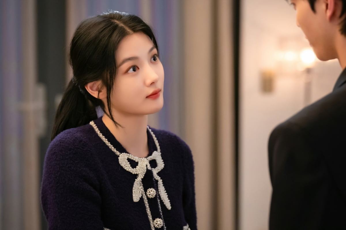 'My Demon' ranked #1 in drama and cast popularity for two weeks in a row