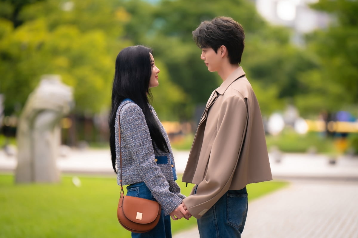 Kim Yoo-jung and Song Kang, pink date