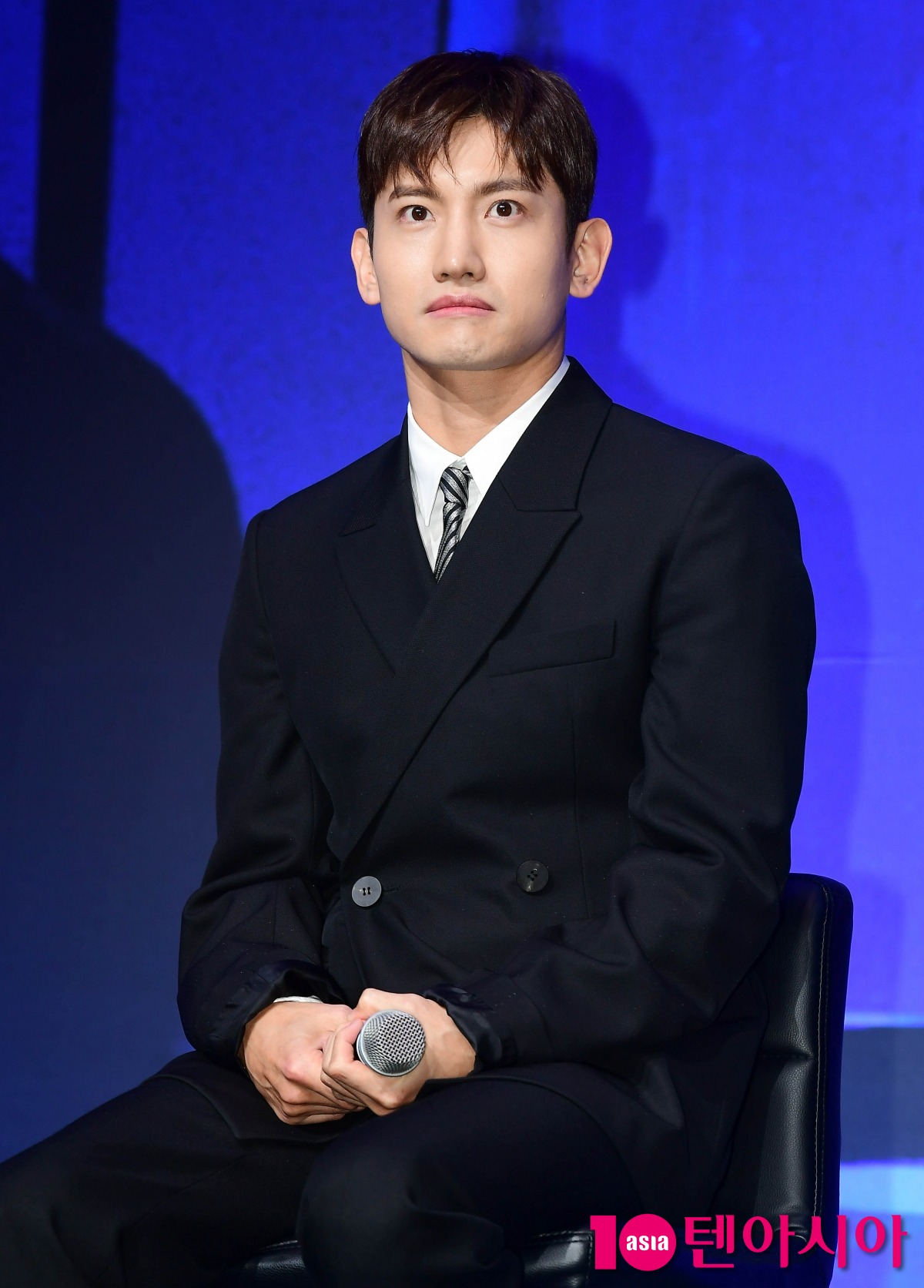 TVXQ's Max Changmin "20th Anniversary of Debut, I don't feel emotional about anniversaries, but today is special."