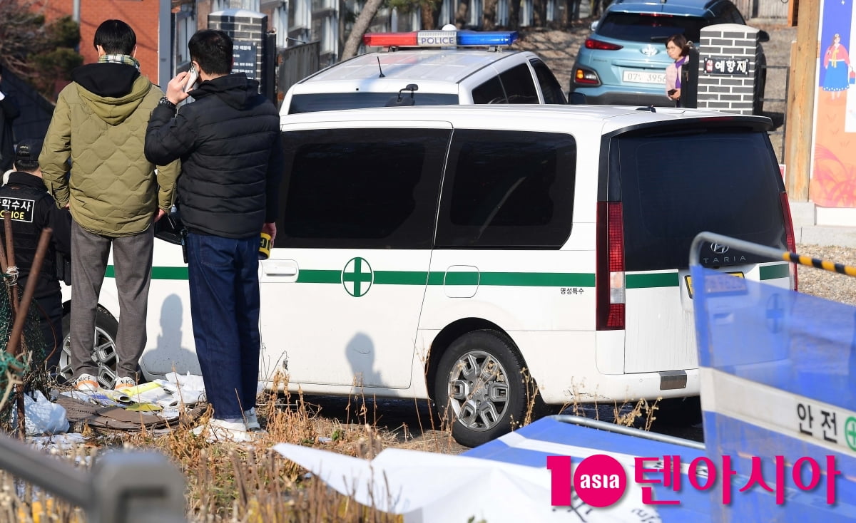 [TEN포토]이선균 숨진 채 발견, 구급차로 이송