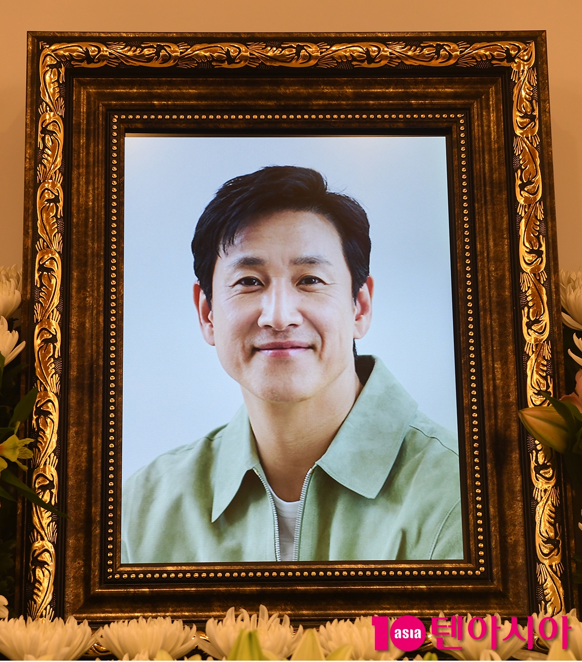 the agency of the late Lee Seon-kyun, "The funeral is private, and the uproar by some media and YouTubers is cruel."