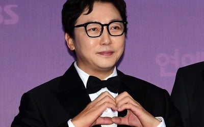 [종합]결국 해낸 탁재훈, 16년 만에 대상 수상…'런닝맨' 유재석 "정상 탈환 하겠다" ('SBS 연예대상')