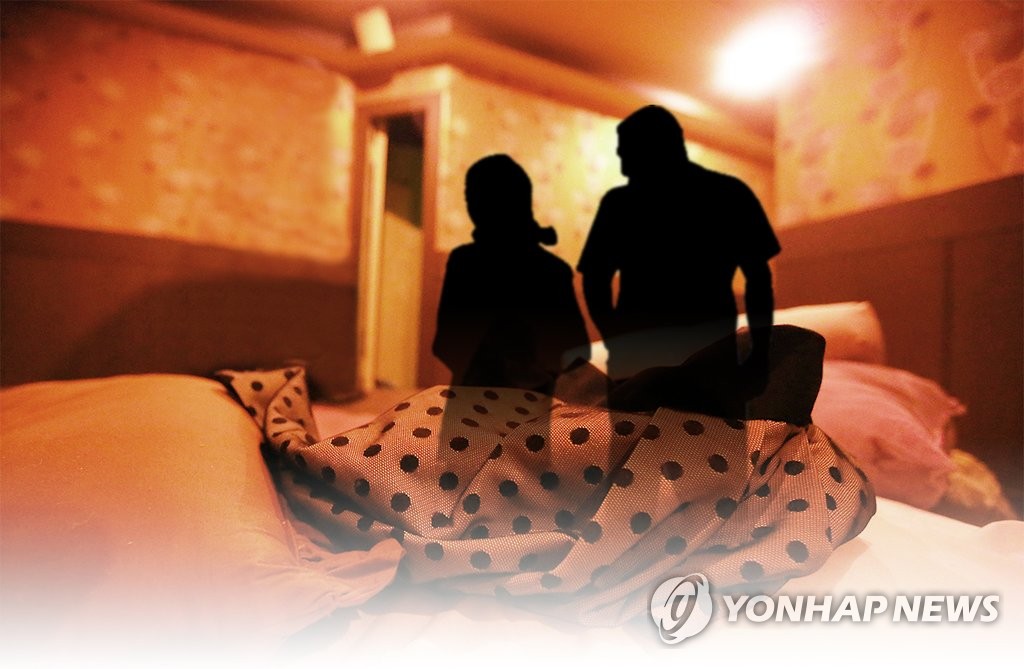 "대신 조사받아줘" 성매매 적발에 친구 등 떠민 업주 징역 1년