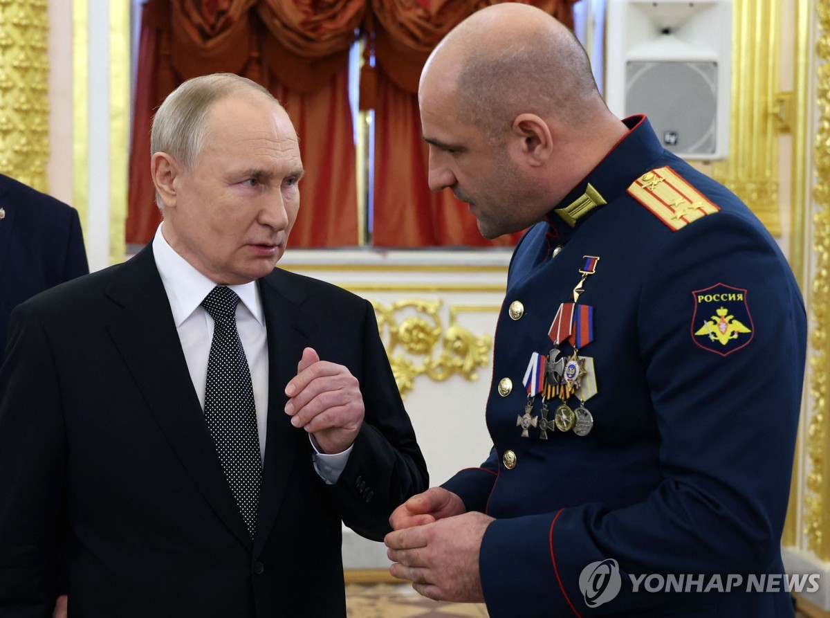 푸틴, 참전 군인 앞에서 대선출마 선언…"연임 확실시"(종합)
