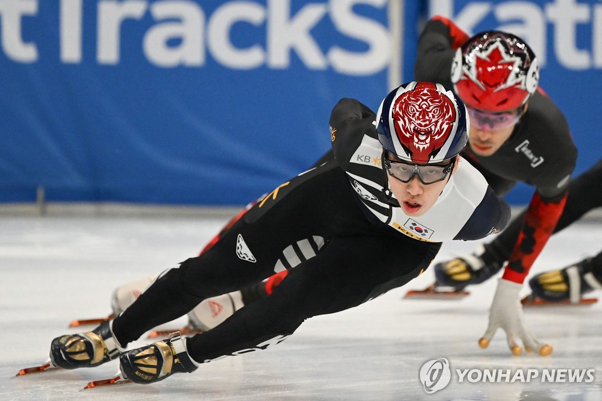 쇼트트랙 박지원, 월드컵 1,000ｍ·남자 계주서 '행운의 은메달'