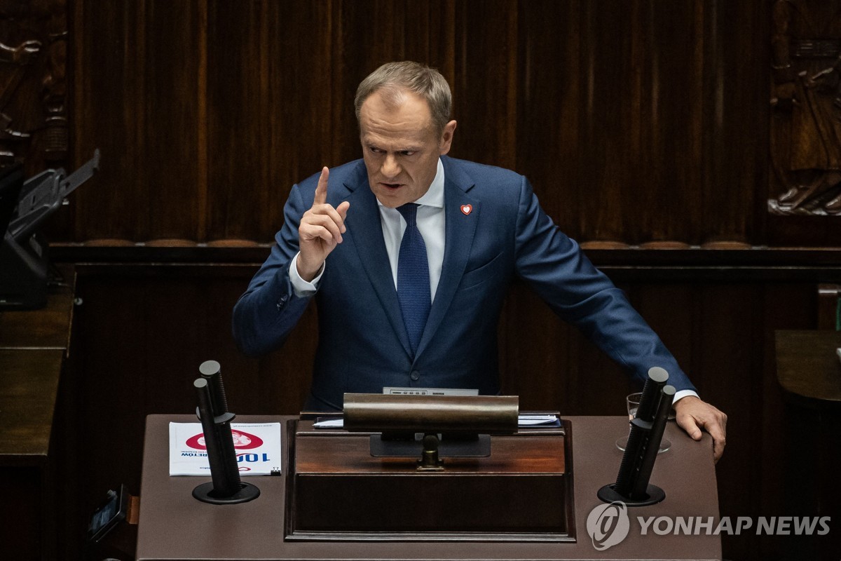 폴란드 새 총리 "우크라 지속 지원…전쟁 피로감 안 돼"