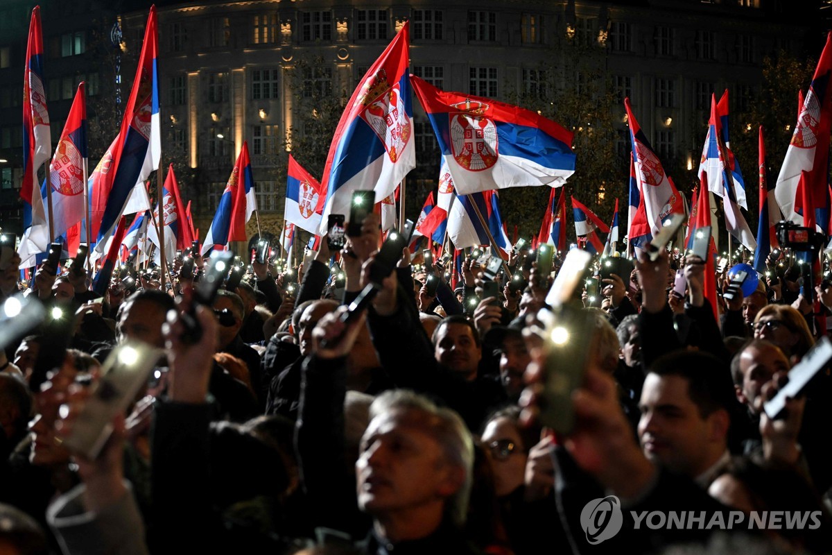 부치치, '재신임 성격' 세르비아 총선에서 압승 선언