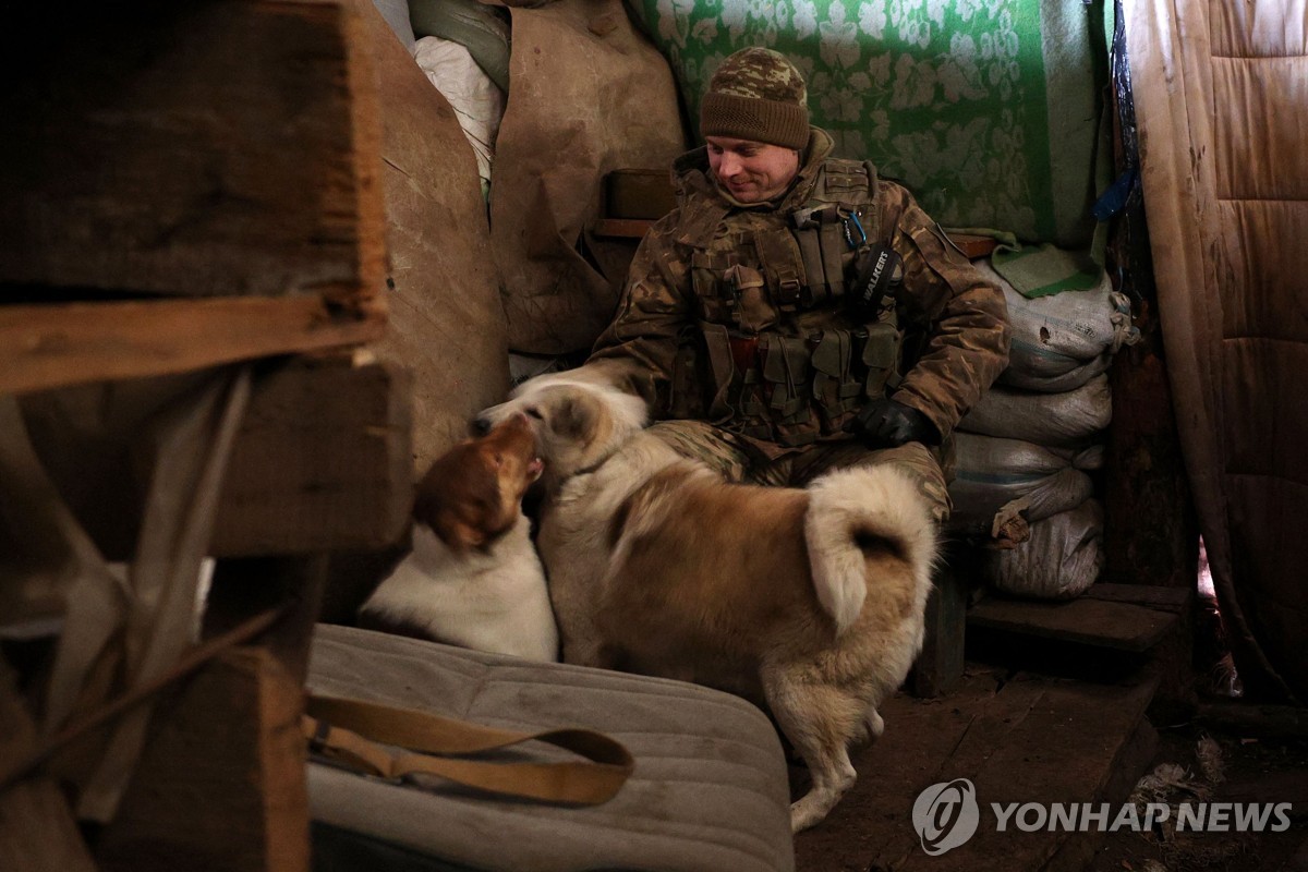 우크라군 최전선 "포탄 다 떨어졌다"…패전 공포 호소