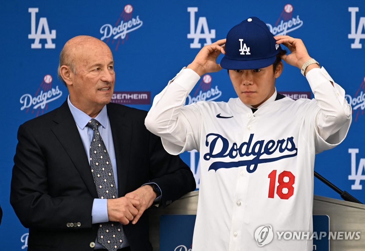 야마모토, 역대 MLB 투수 최고 보장액에 다저스 공식 입단