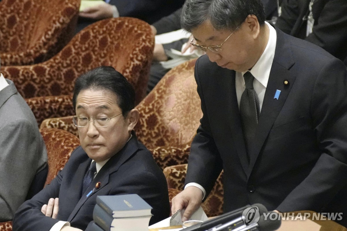 "기시다, '비자금 의혹' 관방장관 경질할 듯…소규모 개각 검토"(종합)