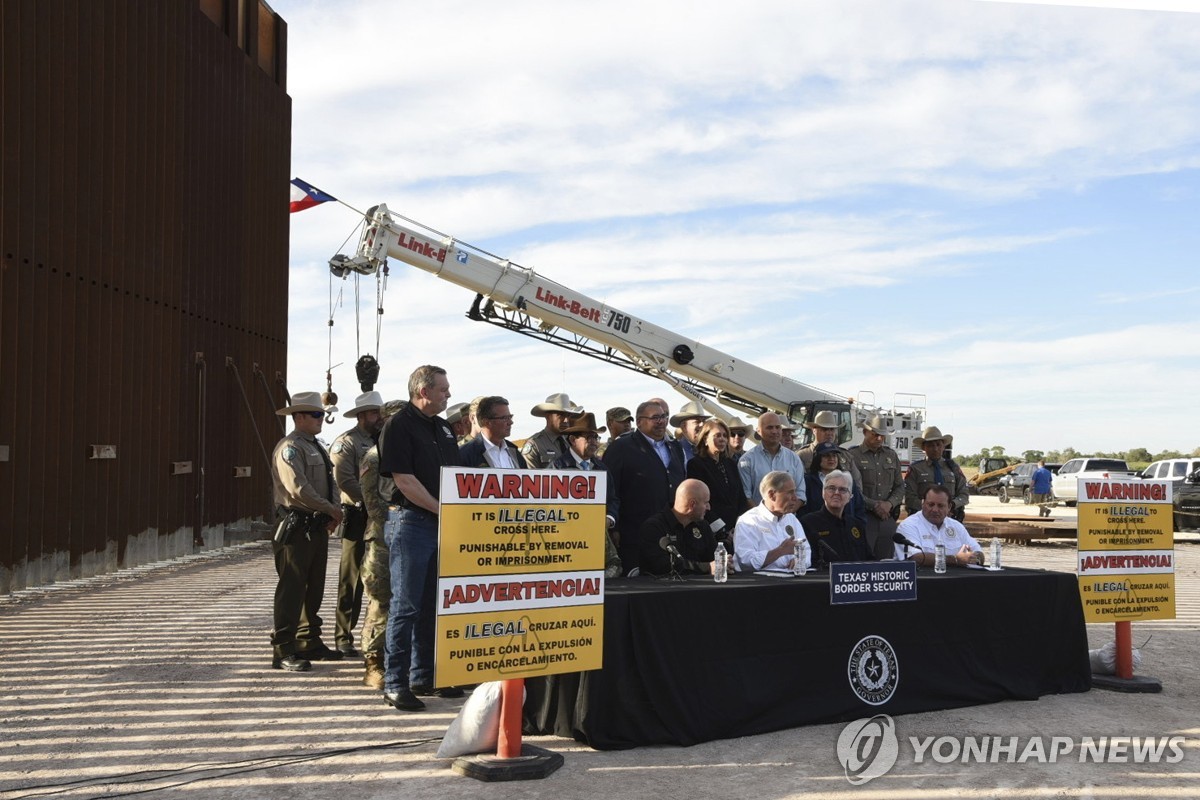 美 텍사스주, 밀입국자 체포·출국명령 입법…내년 3월 발효