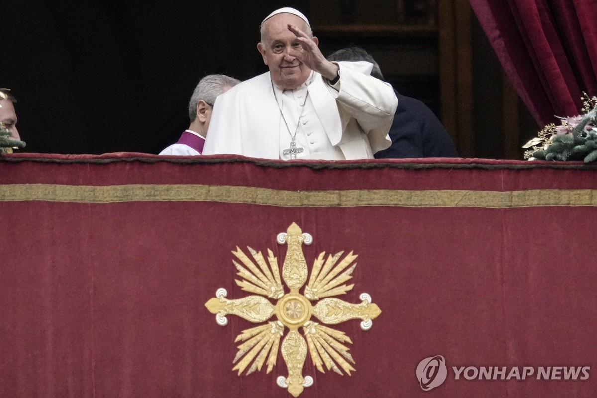 교황, '한반도 평화' 성탄 메시지…"대화로 긴장해소 희망"