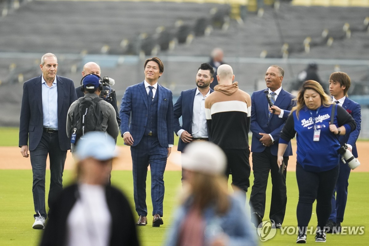 야마모토, 역대 MLB 투수 최고 보장액에 다저스 공식 입단