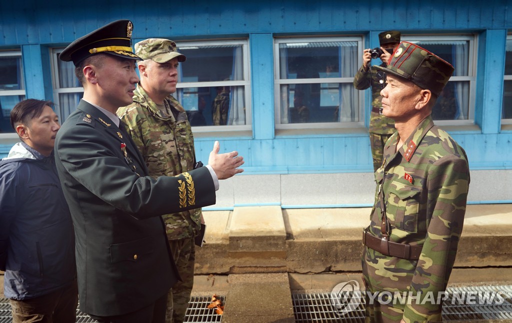 북한군 JSA 재무장에 판문점 유엔사 근무자도 권총 착용(종합)