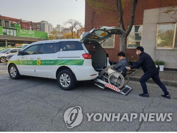 법원 "보행상 장애 심하지 않아도 장애인콜택시 이용 허가해야"