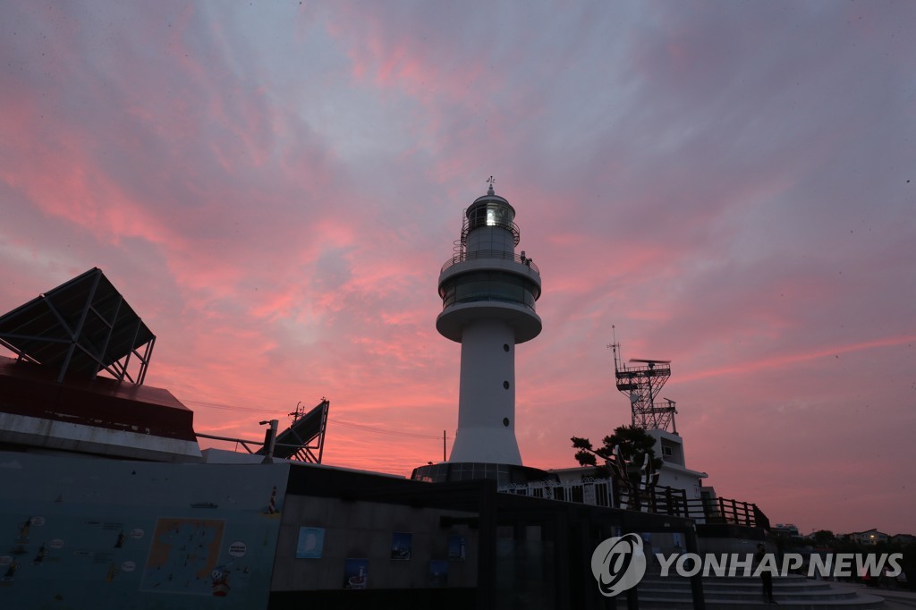 "새해 첫날 해맞이는 등대에서" 동해안 등대 오전 6시부터 개방