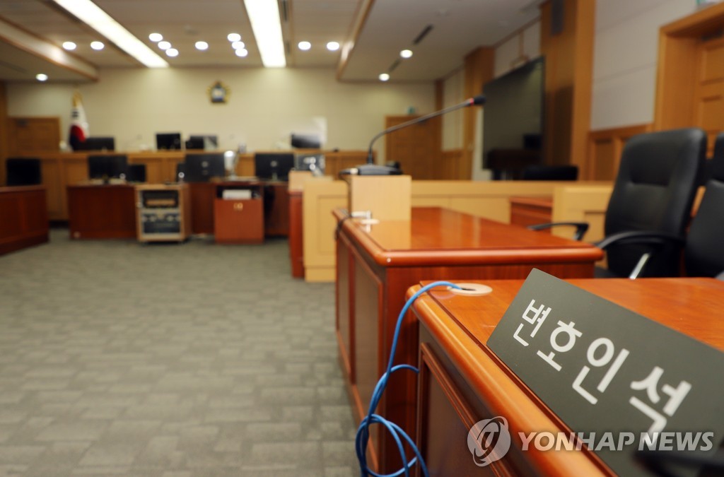 딸 목 조르고 집 안에 쓰레기 방치…40대 친모 집행유예