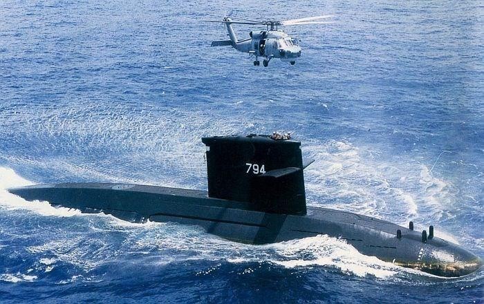 대만해군 6명 잠수함갑판서 파도 휩쓸려…"3명 구조·3명 실종"