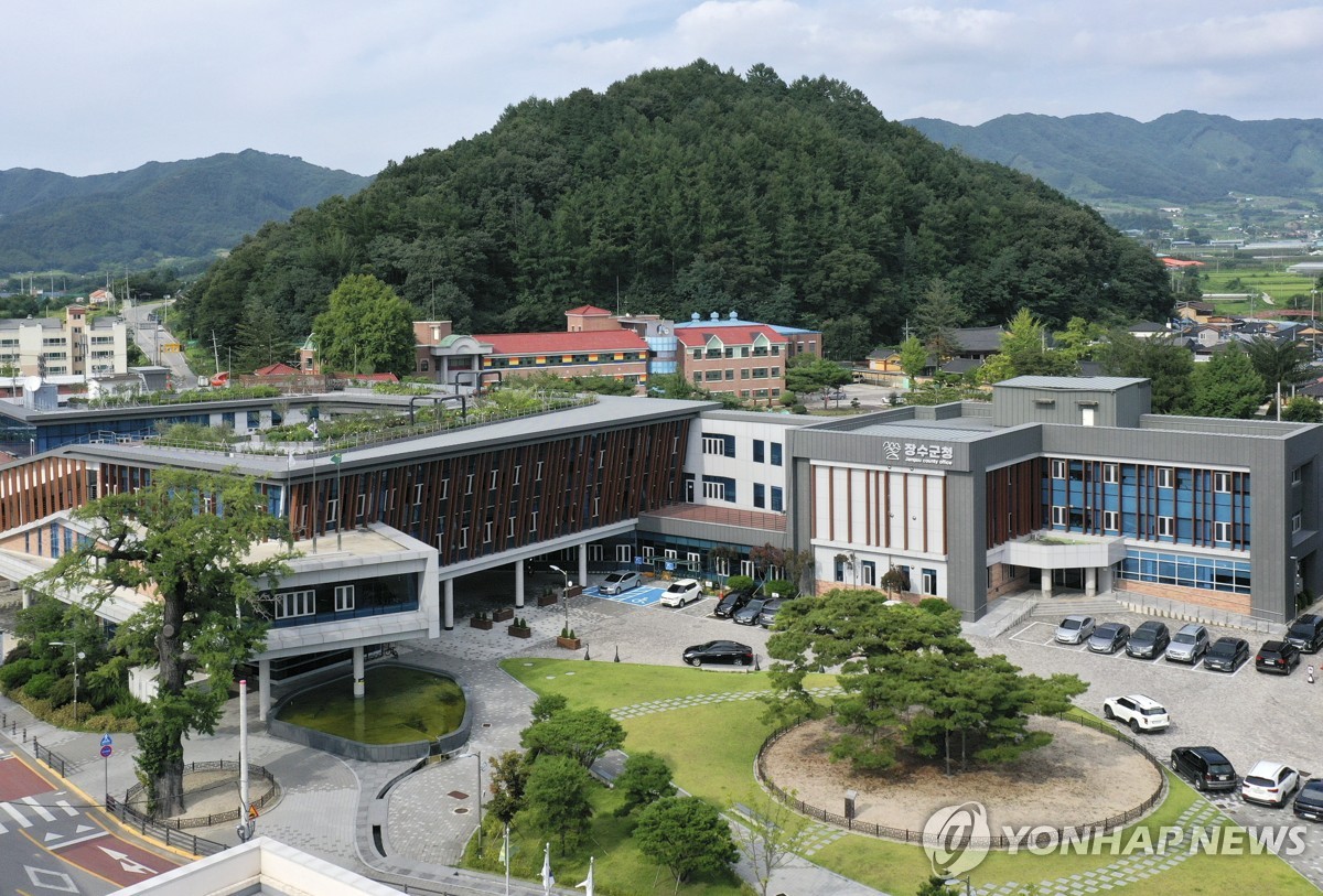 [장수소식] 불용 농기계 지역 농업인에 우선 매각