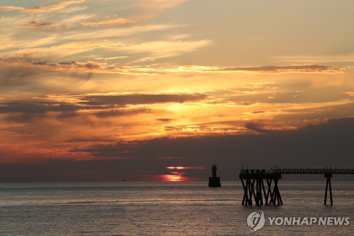 구름 많은 전주 해넘이 오후 5시 27분, 해맞이 오전 7시 41분