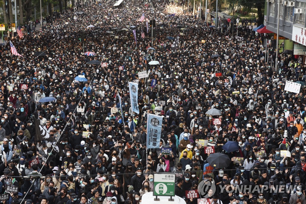홍콩, 또다른 민주활동가 5명에 현상금 각 1억7천만원 내걸어