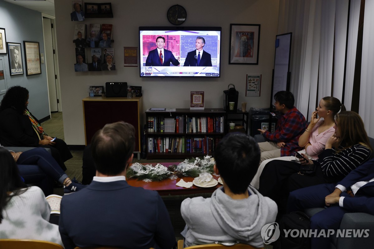 "깡패짓 그만"vs"좌파가 나라 망쳐"…美공화-민주 '젊은피' 격돌