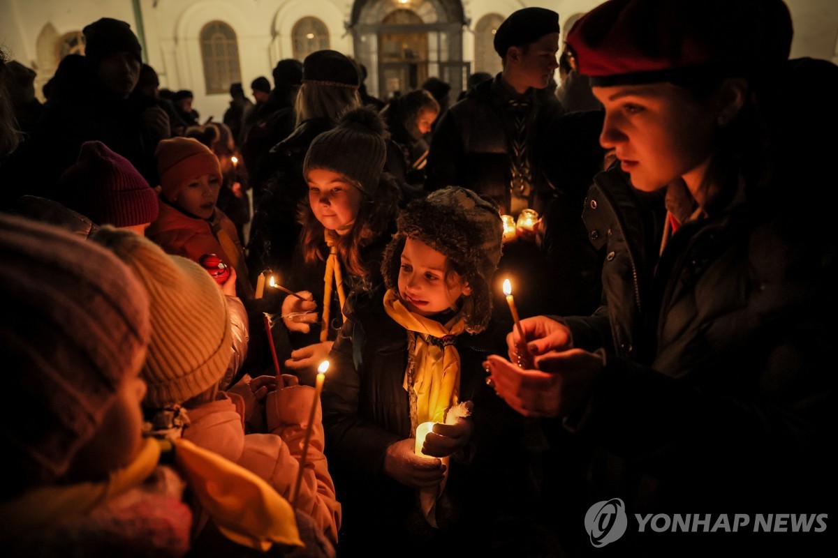 "승리를 주세요","아빠 보고싶어요"…우크라 아이들의 성탄 소망