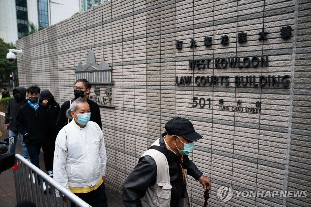 반중매체 사주 국보법 재판에 주홍콩 외교사절·추기경 방청