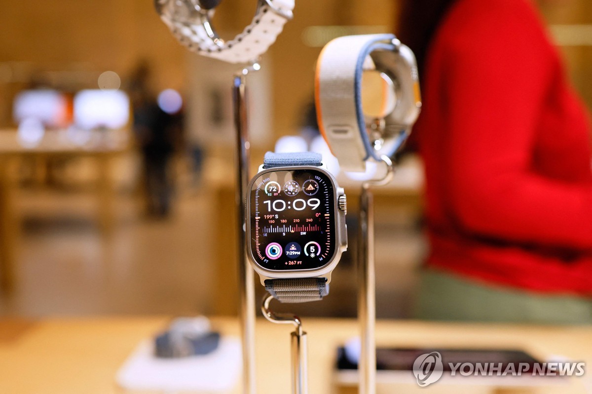 애플워치 美 판매 일시 중단…'혈액 산소 측정' 특허 침해