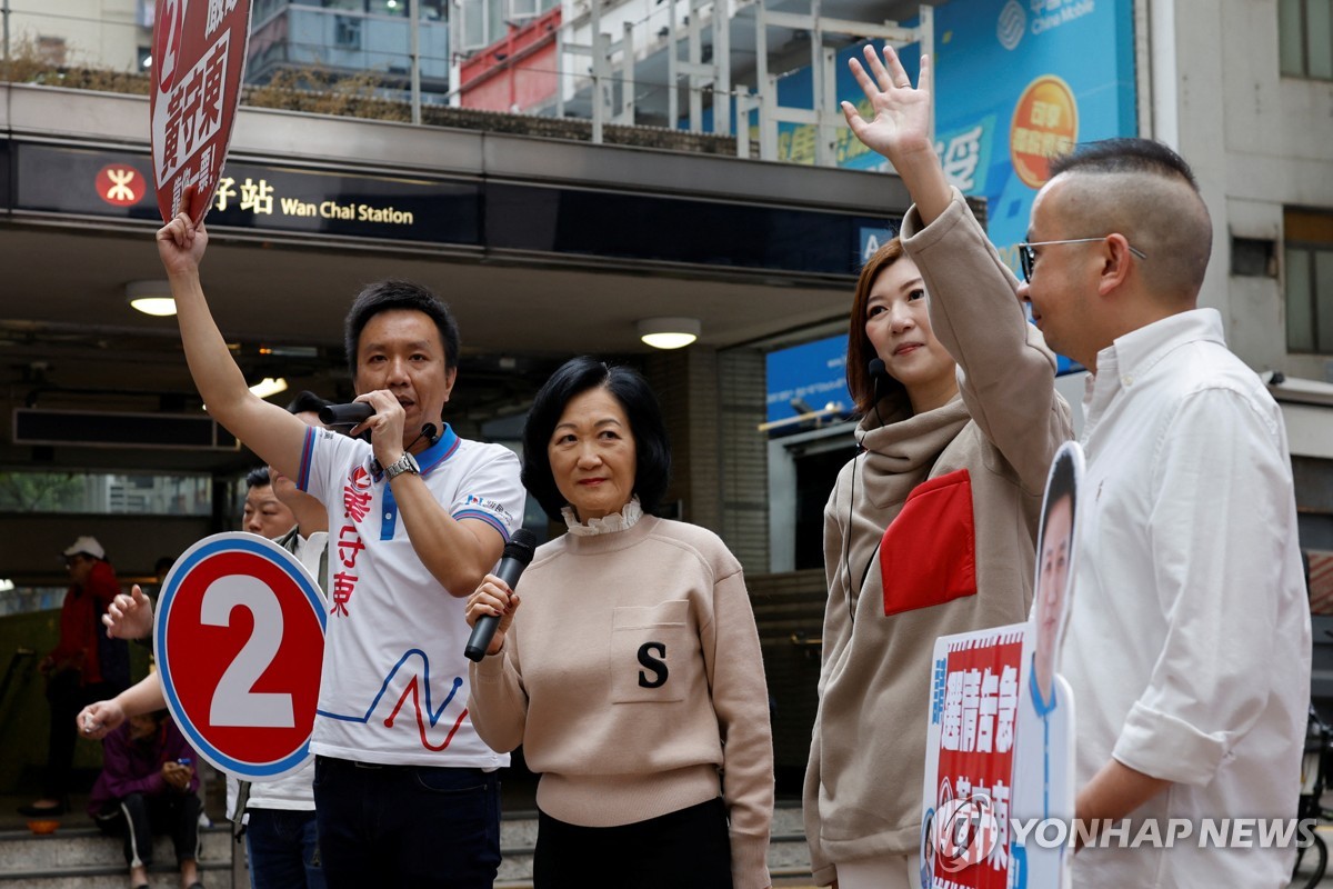 오늘 '친중 애국자'만 출마 홍콩 구의원 선거…투표율 주목(종합)