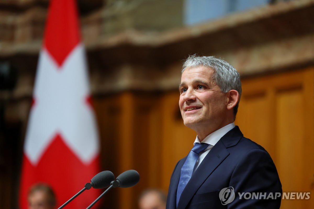 '대통령 순환보직' 스위스 7인 장관에 새얼굴…농부 경력 주지사