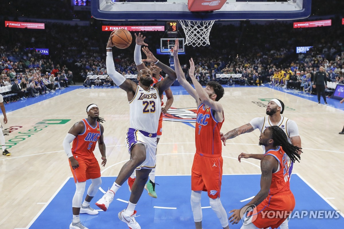 NBA 제임스, 시즌 개인 최다 40점…레이커스, 연패 탈출(종합)