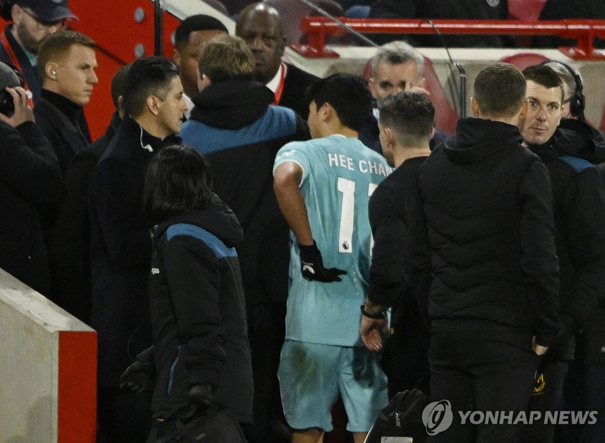 'EPL 두 자릿수 득점' 황희찬 "허리 부상 심하지는 않다"(종합)