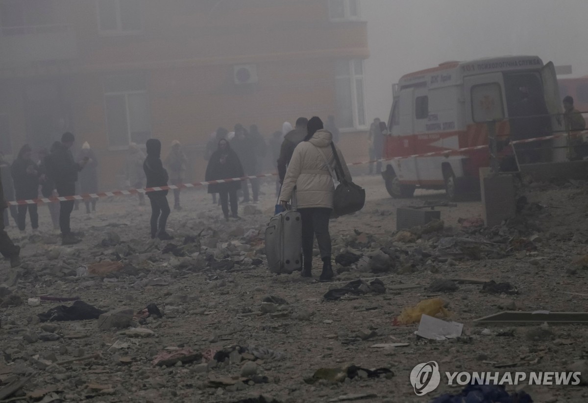 우크라, 개전후 최대공습에 200명 사상 참사…푸틴 의도는