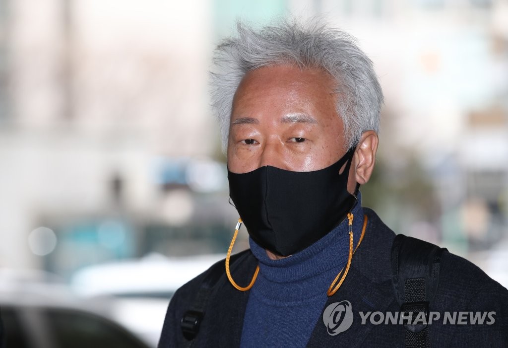 檢, '위안부 매춘 발언' 류석춘에 징역 1년6개월 구형