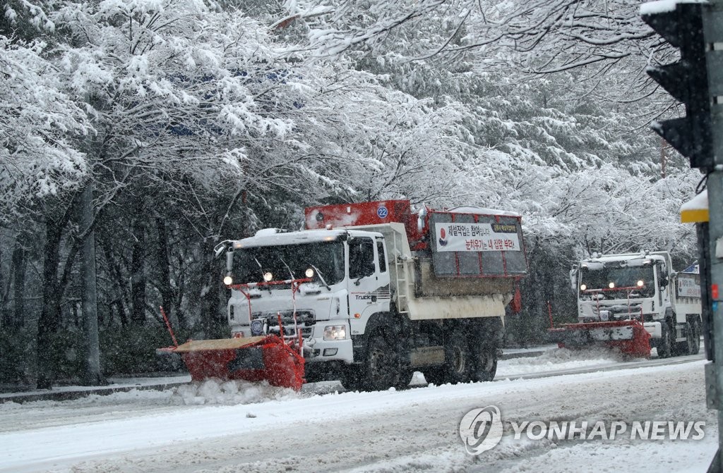 '제설의 달인' 강릉시, 겨울철 도로 제설 준비 완료