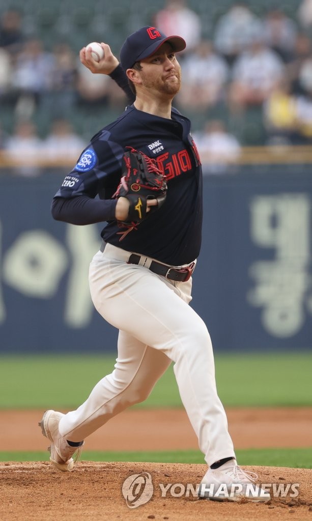 MLB서 관심 보이는 반즈…롯데는 재계약과 '플랜B' 동시 준비