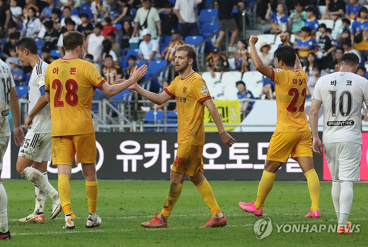 [프로축구결산] ①홍명보의 울산, 창단 첫 2연패…'명가' 수원 충격의 강등